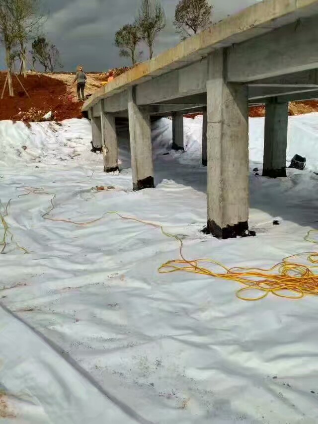 復合土工膜與橋墩處理